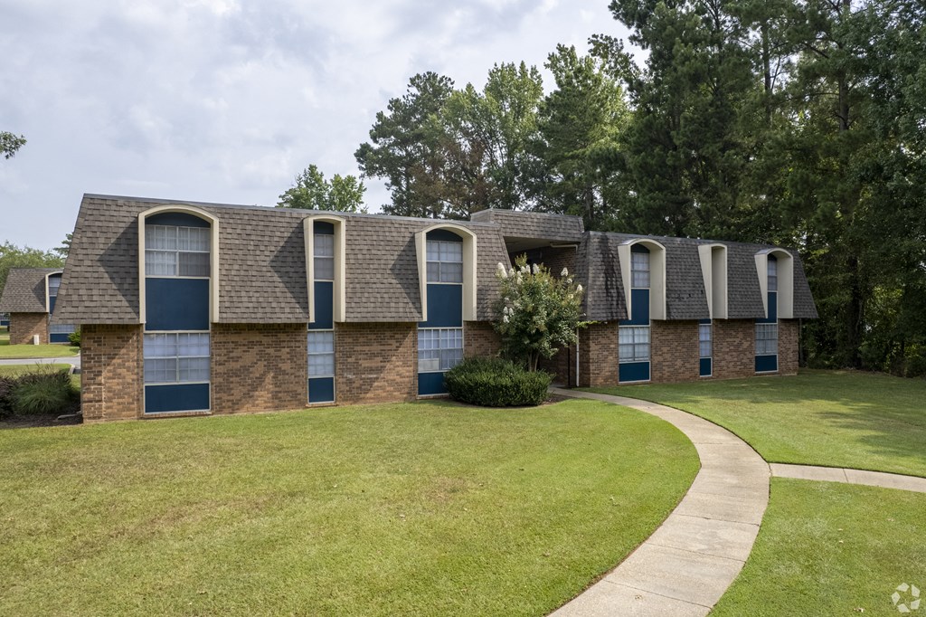 Oak Manor Apartment Homes, 200 North Hills Street, Meridian, MS RentCafe